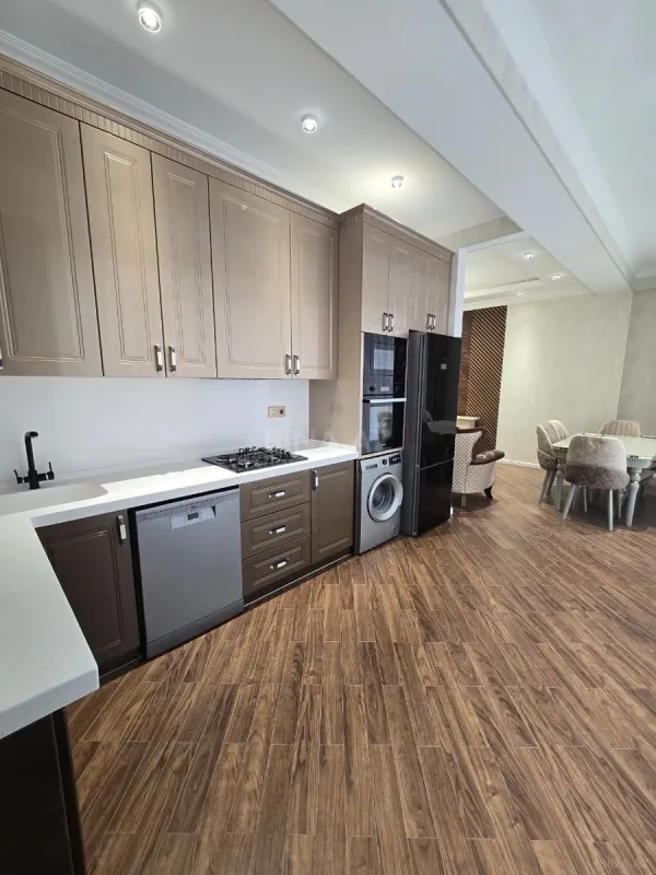Kirayə verilir 3 otaqlı mənzil 98 m²