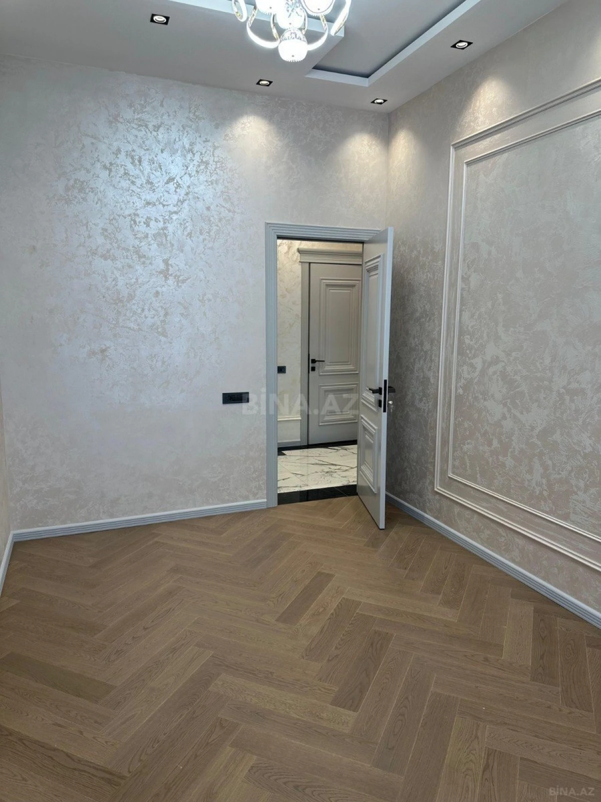 Satılır 3 otaqlı mənzil 118 m²