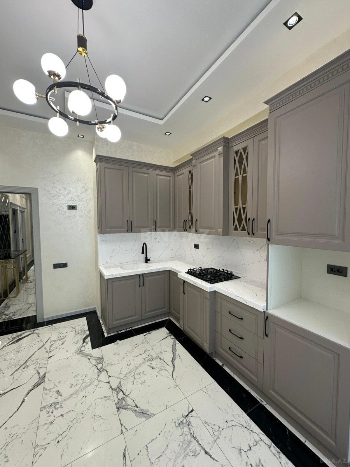 Satılır 3 otaqlı mənzil 118 m²