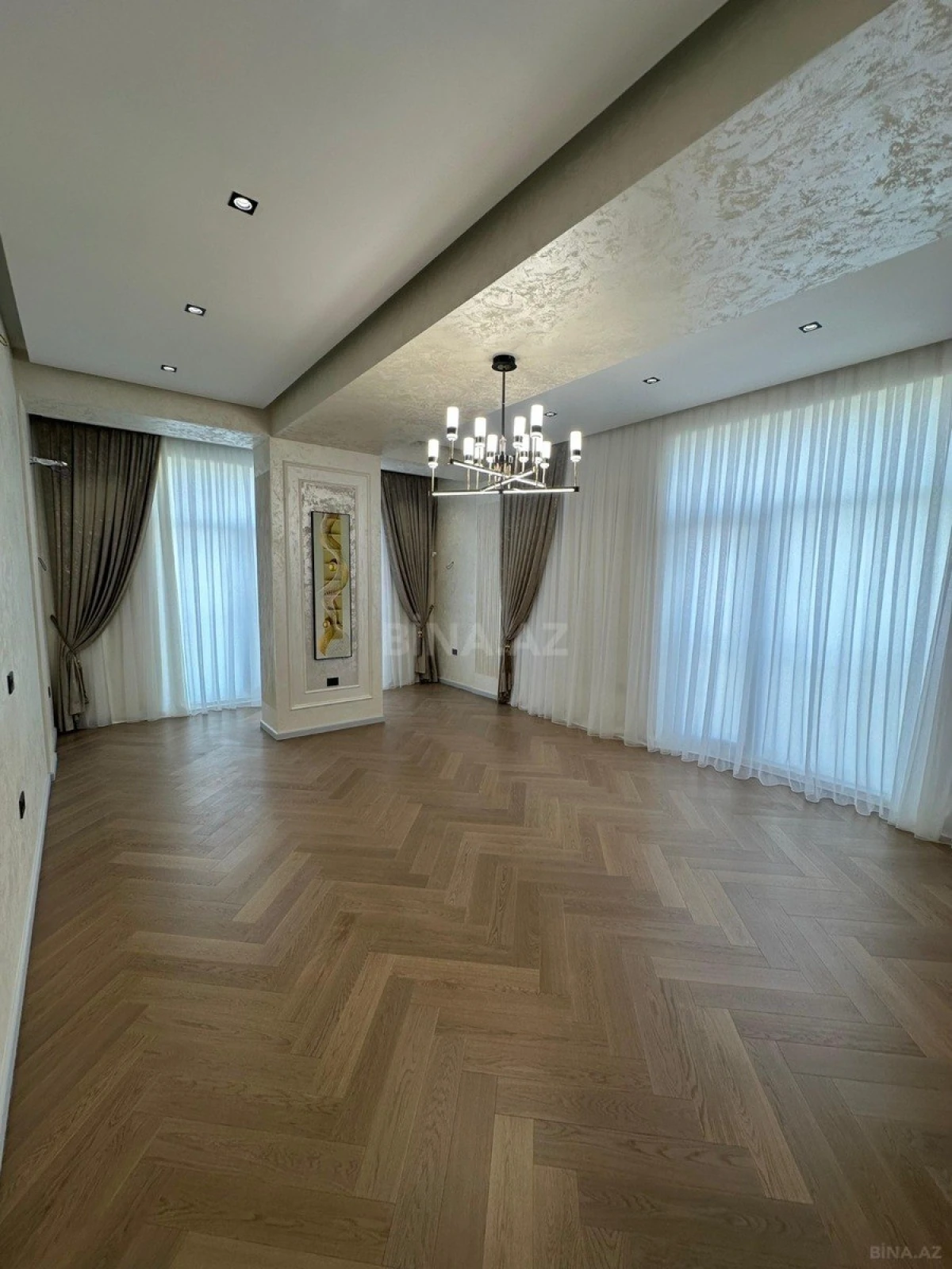 Satılır 3 otaqlı mənzil 118 m²