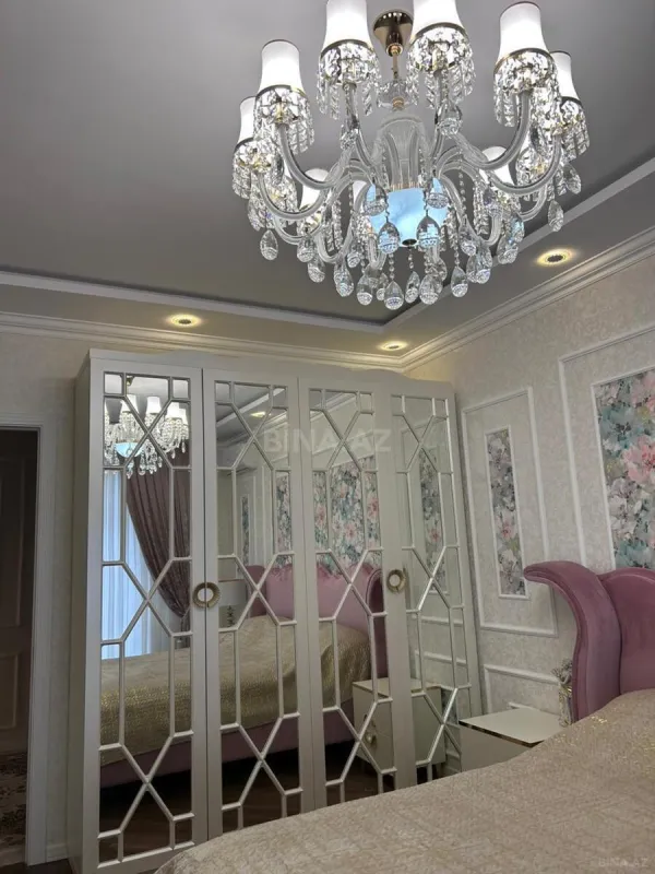 Satılır 3 otaqlı mənzil 148 m²