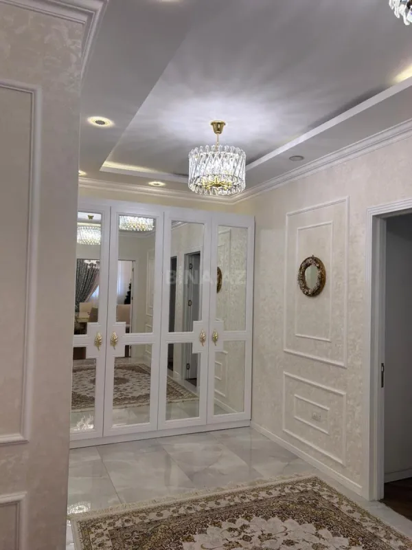 Satılır 3 otaqlı mənzil 148 m²