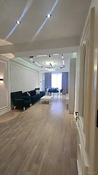 Kirayə verilir 2 otaqlı mənzil 105 m²