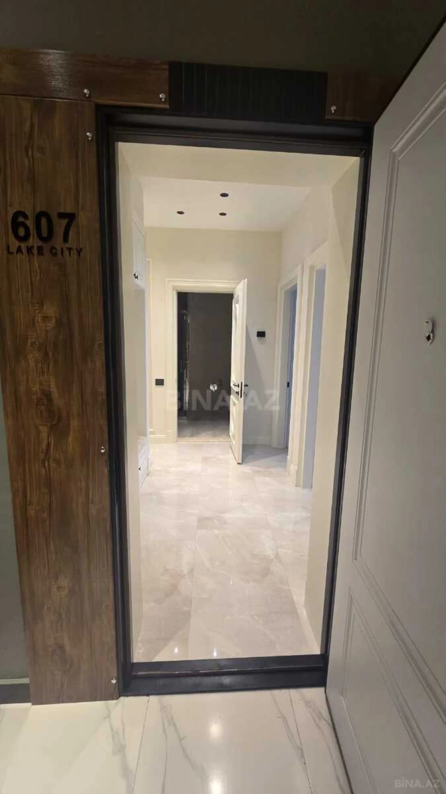 Kirayə verilir 2 otaqlı mənzil 105 m²