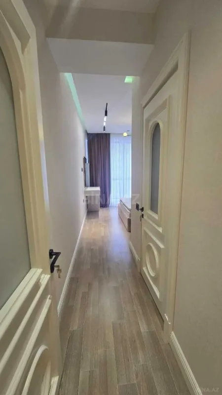 Kirayə verilir 2 otaqlı mənzil 105 m²