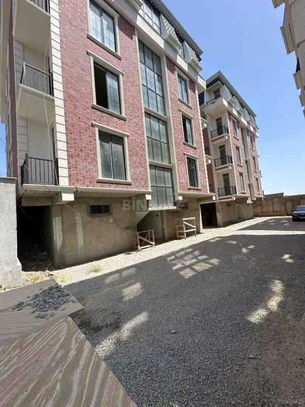 Satılır 2 otaqlı mənzil 58 m²