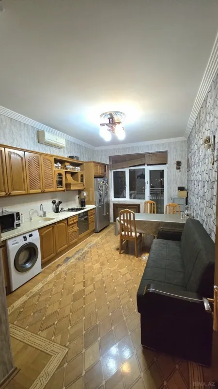 Satılır 3 otaqlı mənzil 147 m²