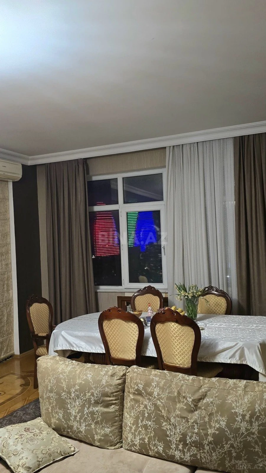 Satılır 3 otaqlı mənzil 147 m²