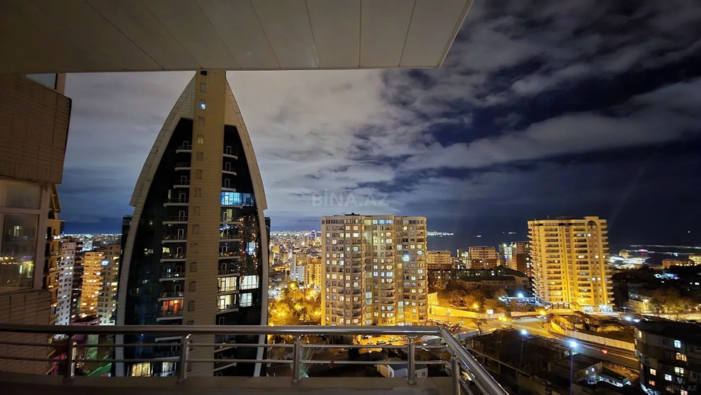 Satılır 3 otaqlı mənzil 147 m²