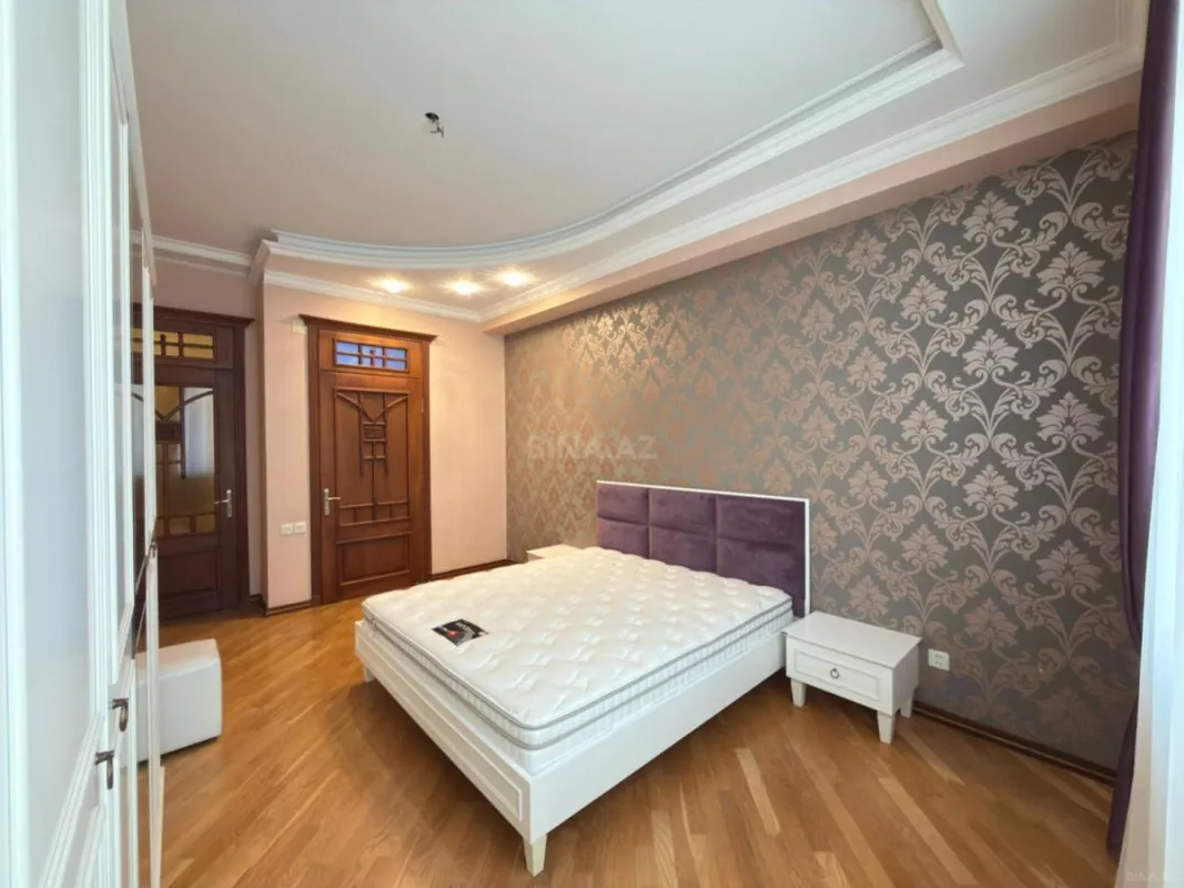 Satılır 3 otaqlı mənzil 145 m²