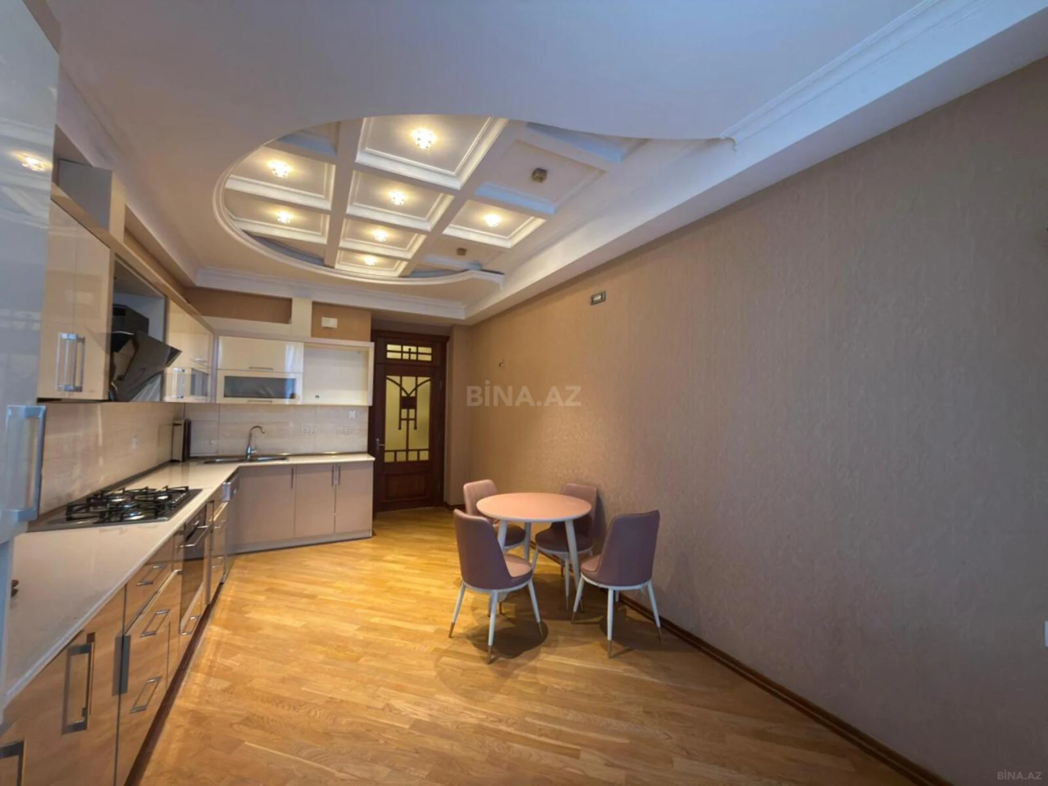 Satılır 3 otaqlı mənzil 145 m²