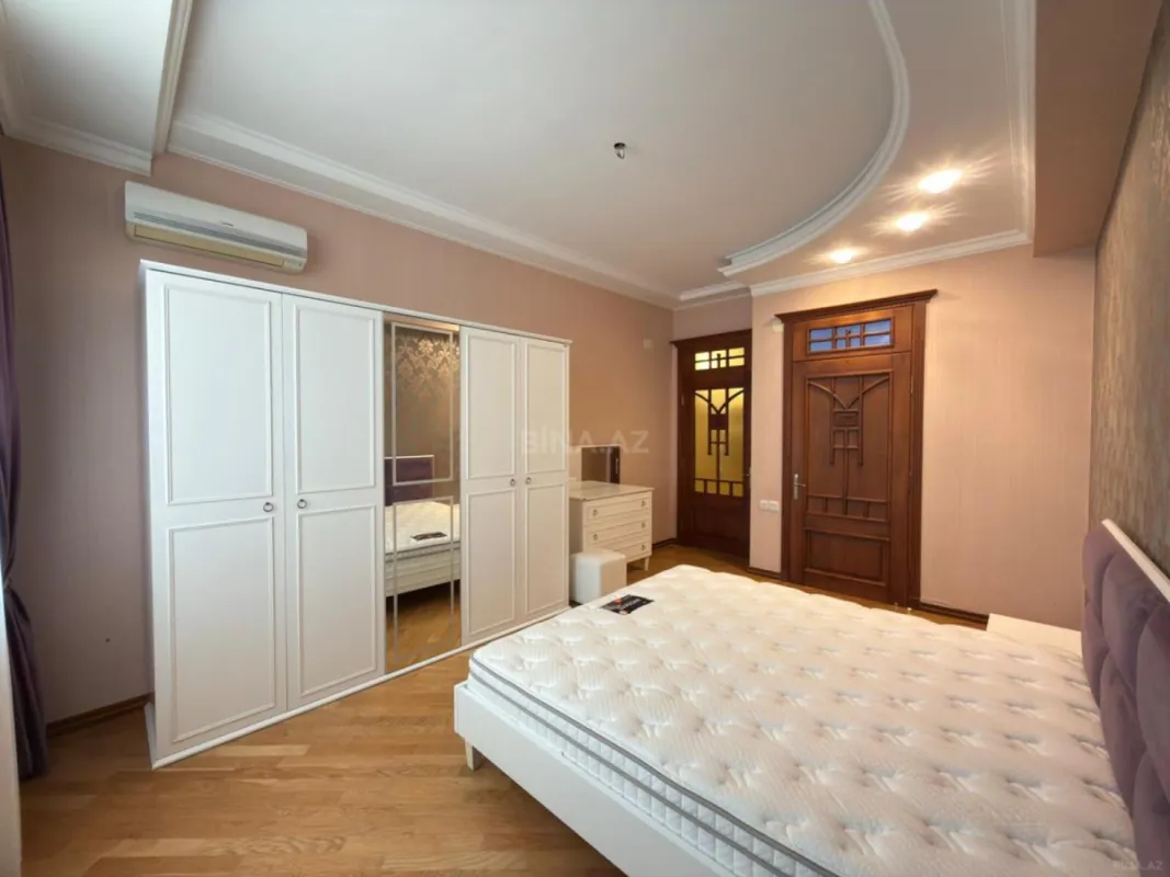 Satılır 3 otaqlı mənzil 145 m²