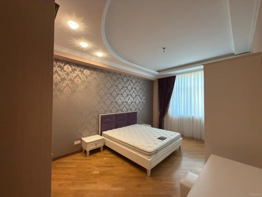 Satılır 3 otaqlı mənzil 145 m²