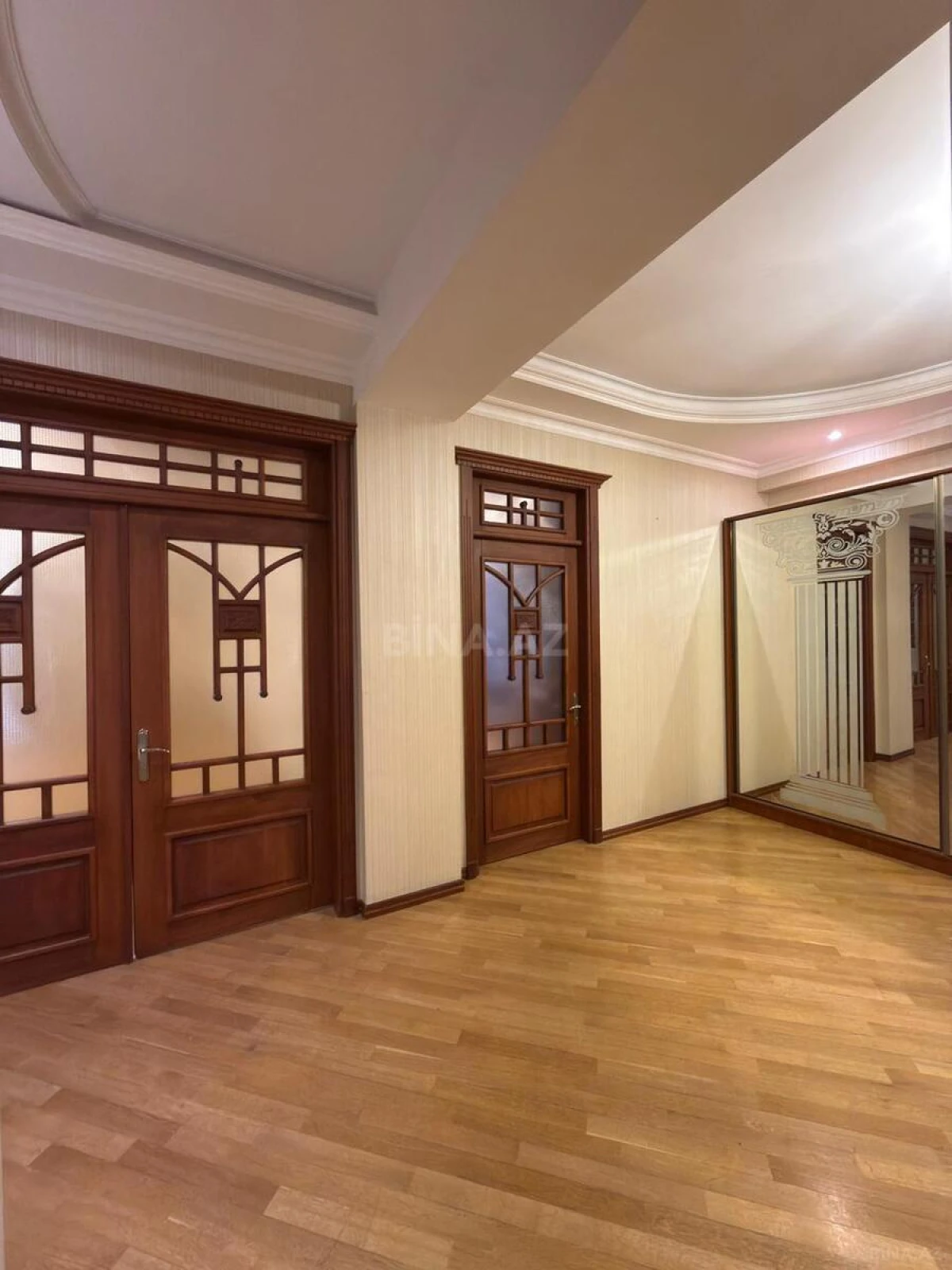 Satılır 3 otaqlı mənzil 145 m²