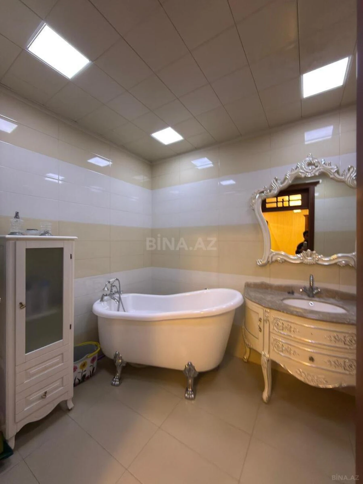 Satılır 3 otaqlı mənzil 145 m²