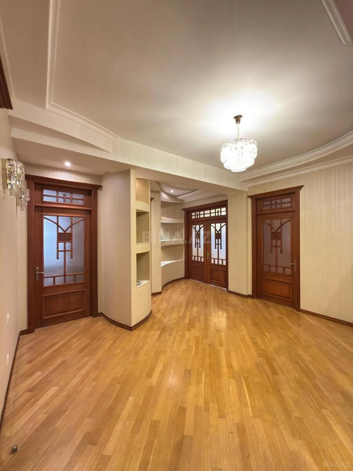 Satılır 3 otaqlı mənzil 145 m²