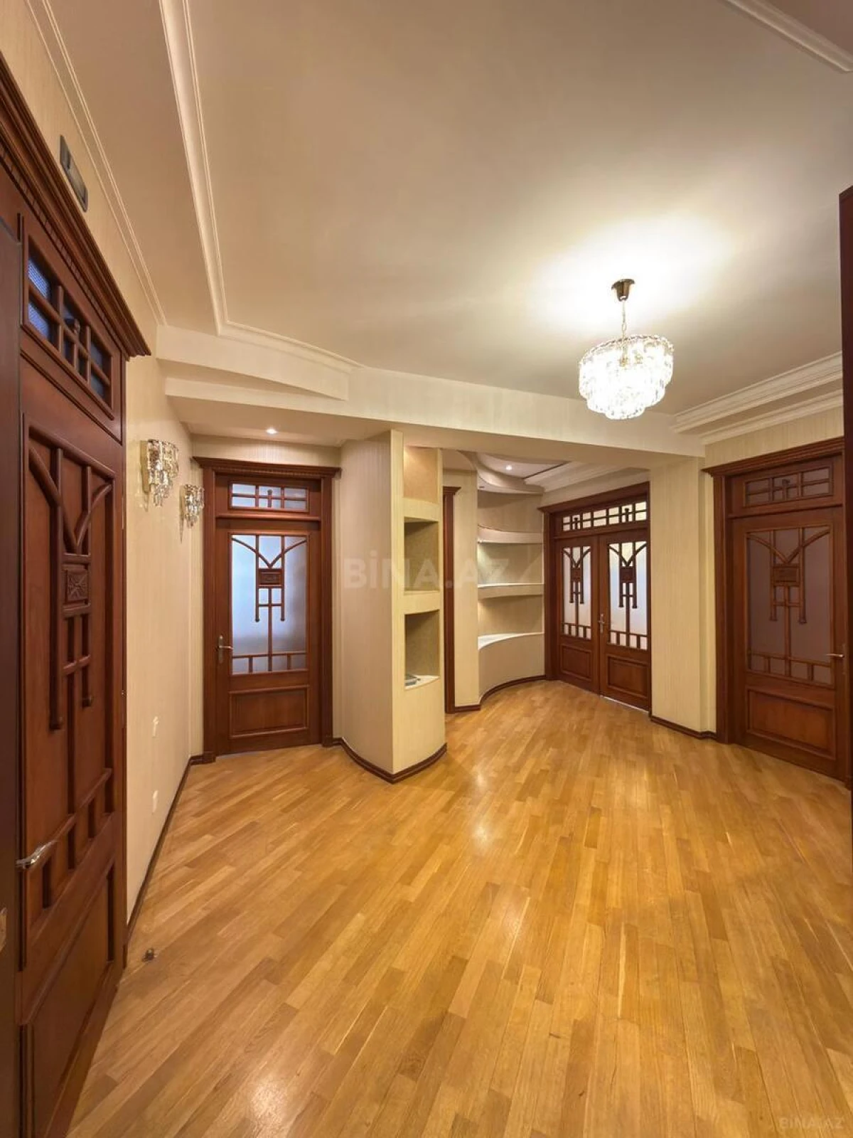 Satılır 3 otaqlı mənzil 145 m²