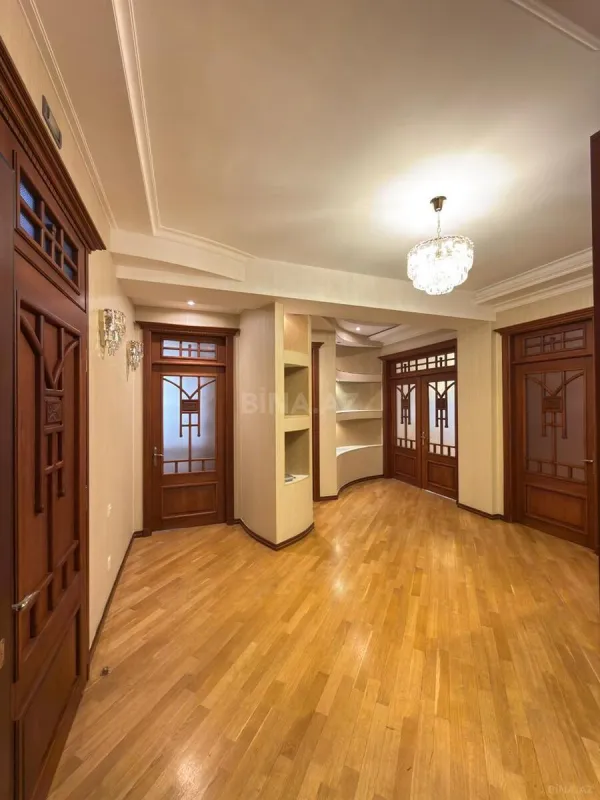 Satılır 3 otaqlı mənzil 145 m²