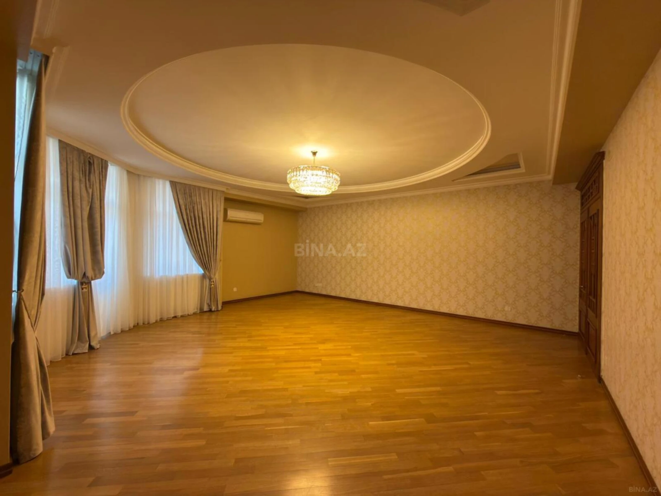 Satılır 3 otaqlı mənzil 145 m²
