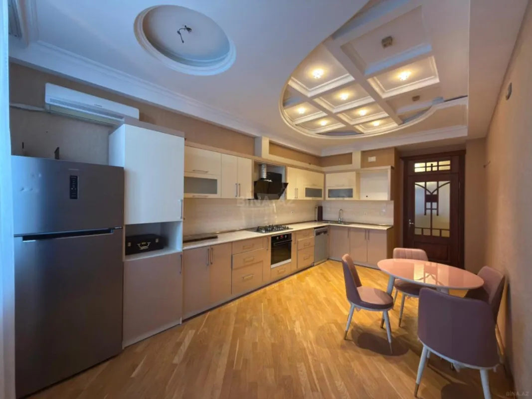 Satılır 3 otaqlı mənzil 145 m²