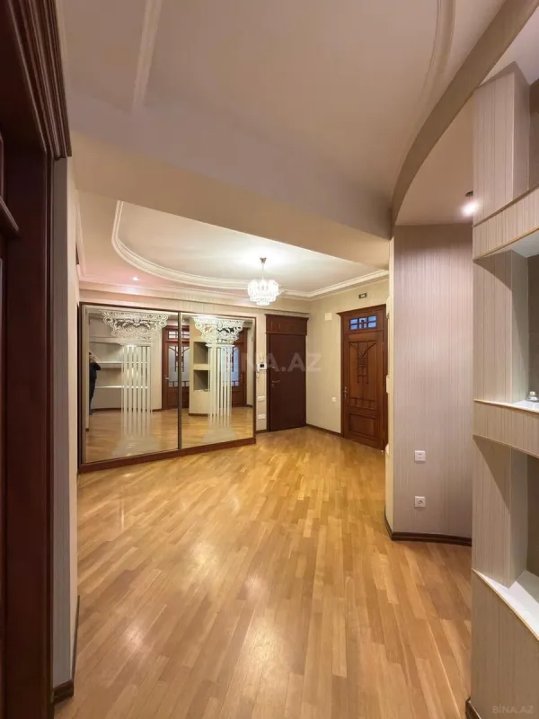 Satılır 3 otaqlı mənzil 145 m²