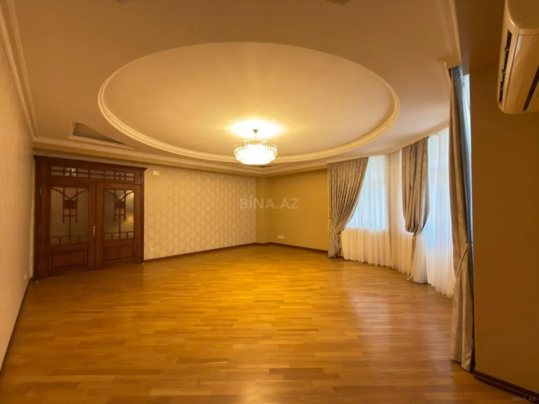 Satılır 3 otaqlı mənzil 145 m²
