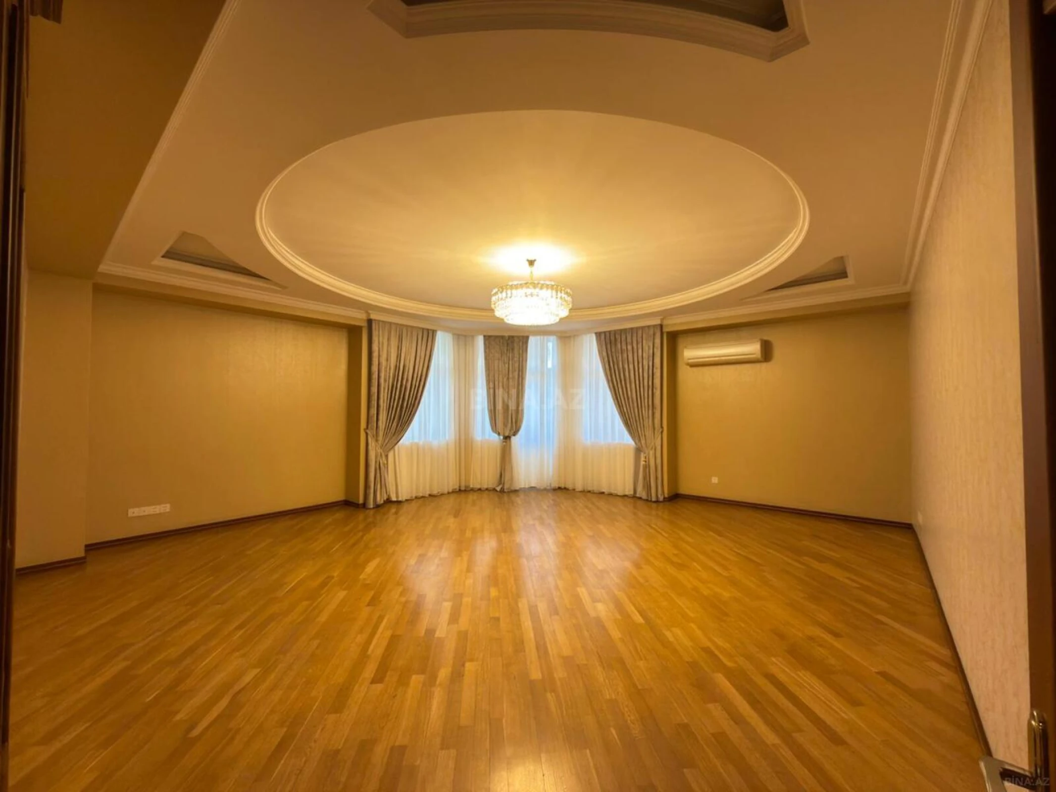 Satılır 3 otaqlı mənzil 145 m²