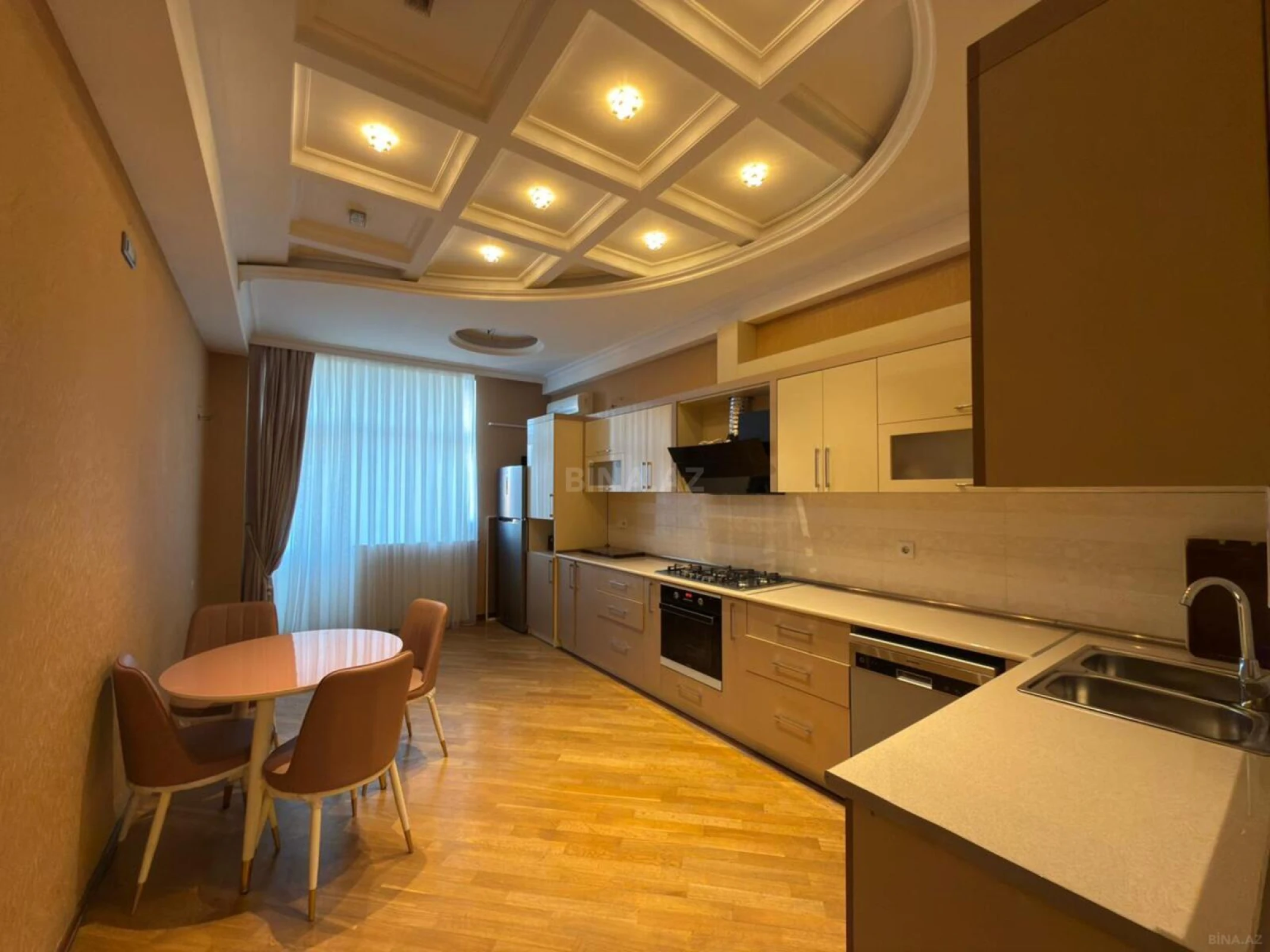 Satılır 3 otaqlı mənzil 145 m²