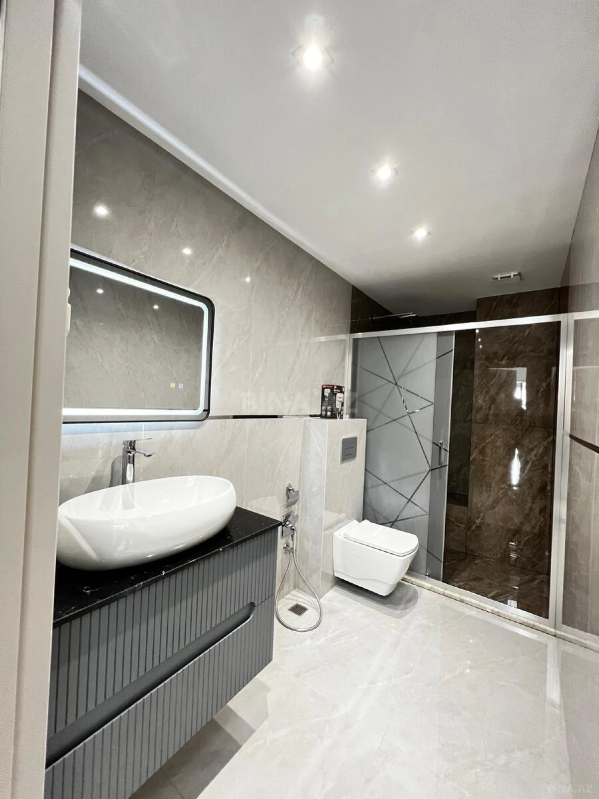 Satılır 3 otaqlı mənzil 128 m²