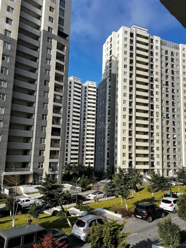 Satılır 3 otaqlı mənzil 128 m²