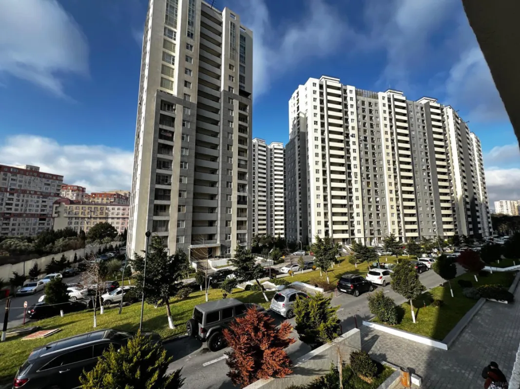 Satılır 3 otaqlı mənzil 128 m²