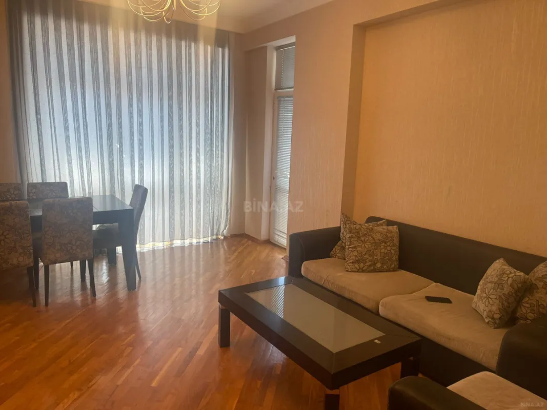 Satılır 2 otaqlı mənzil 82 m²