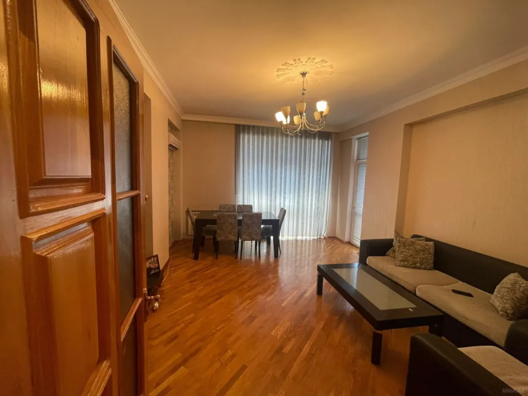 Satılır 2 otaqlı mənzil 82 m²