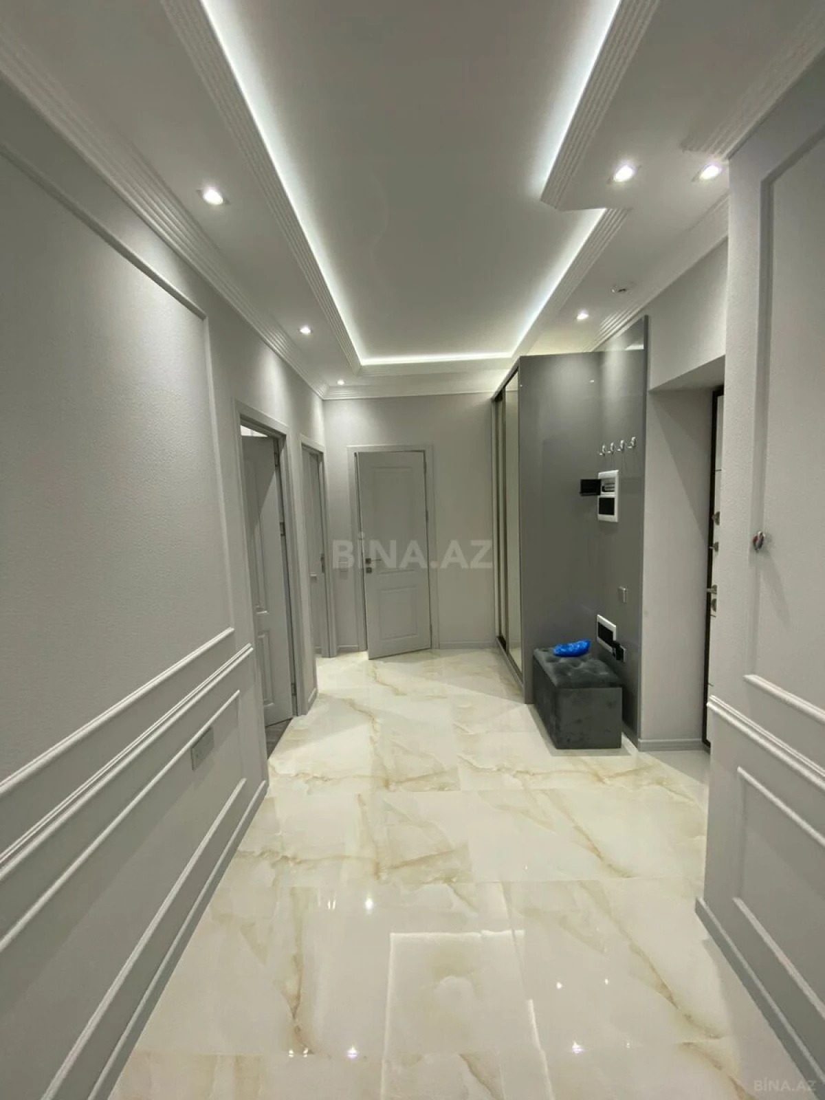 Kirayə verilir 2 otaqlı mənzil 106 m²