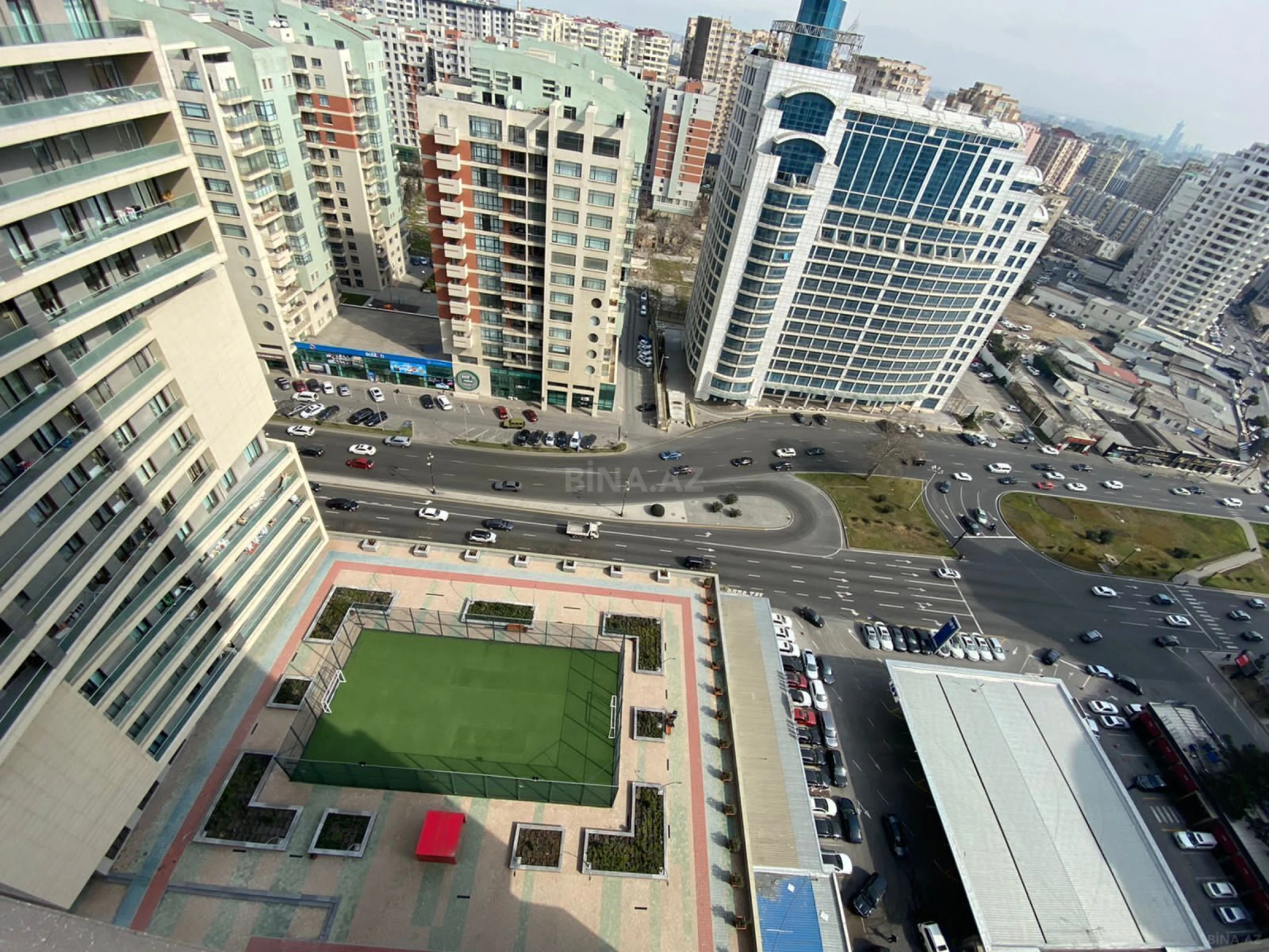 Kirayə verilir 2 otaqlı mənzil 106 m²