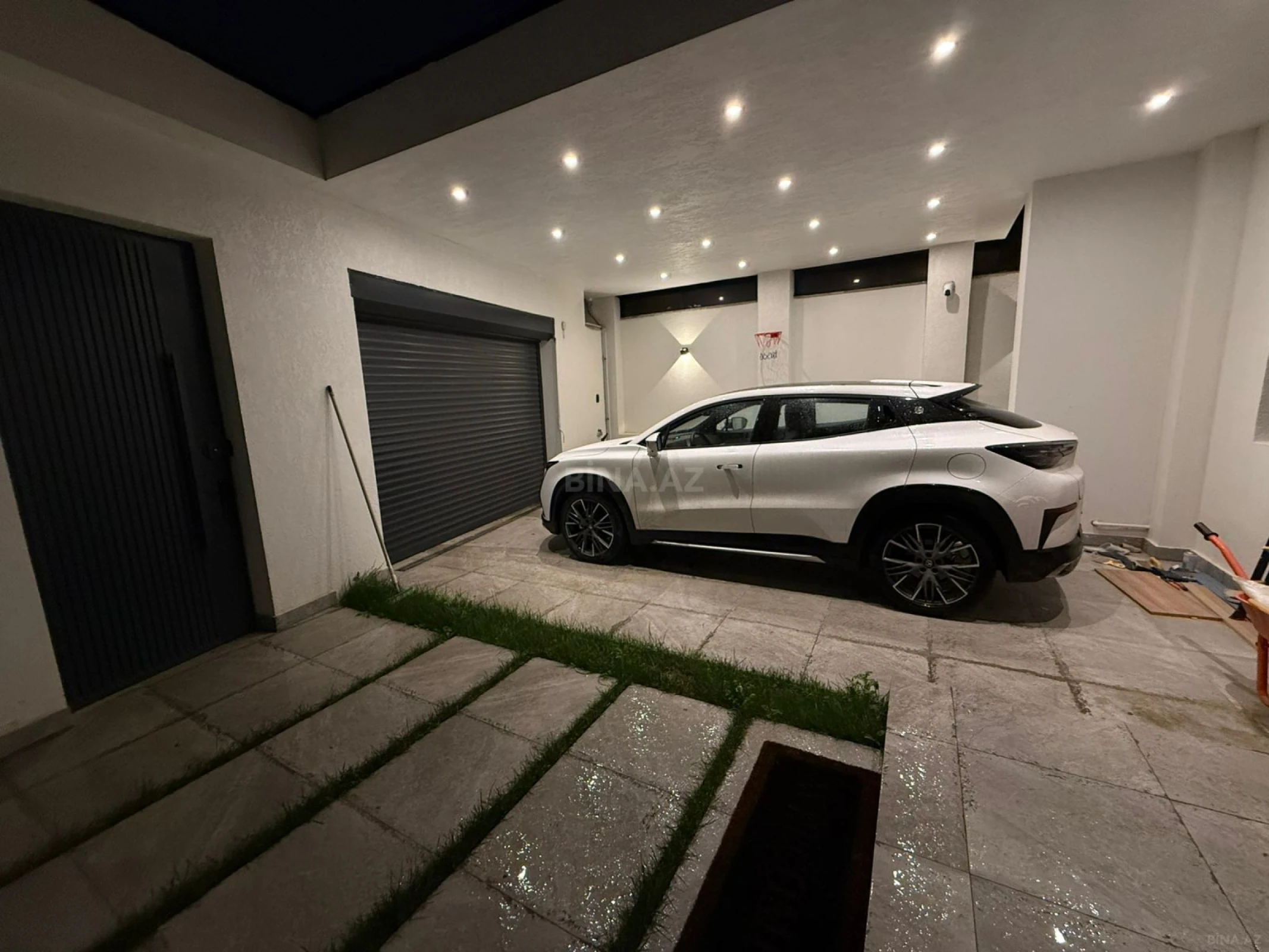 Satılır 5 otaqlı həyət evi 240 m²