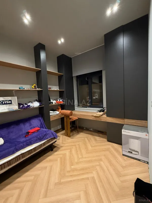 Satılır 5 otaqlı həyət evi 240 m²