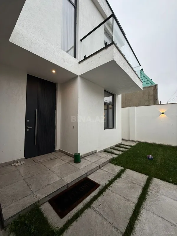 Satılır 5 otaqlı həyət evi 240 m²