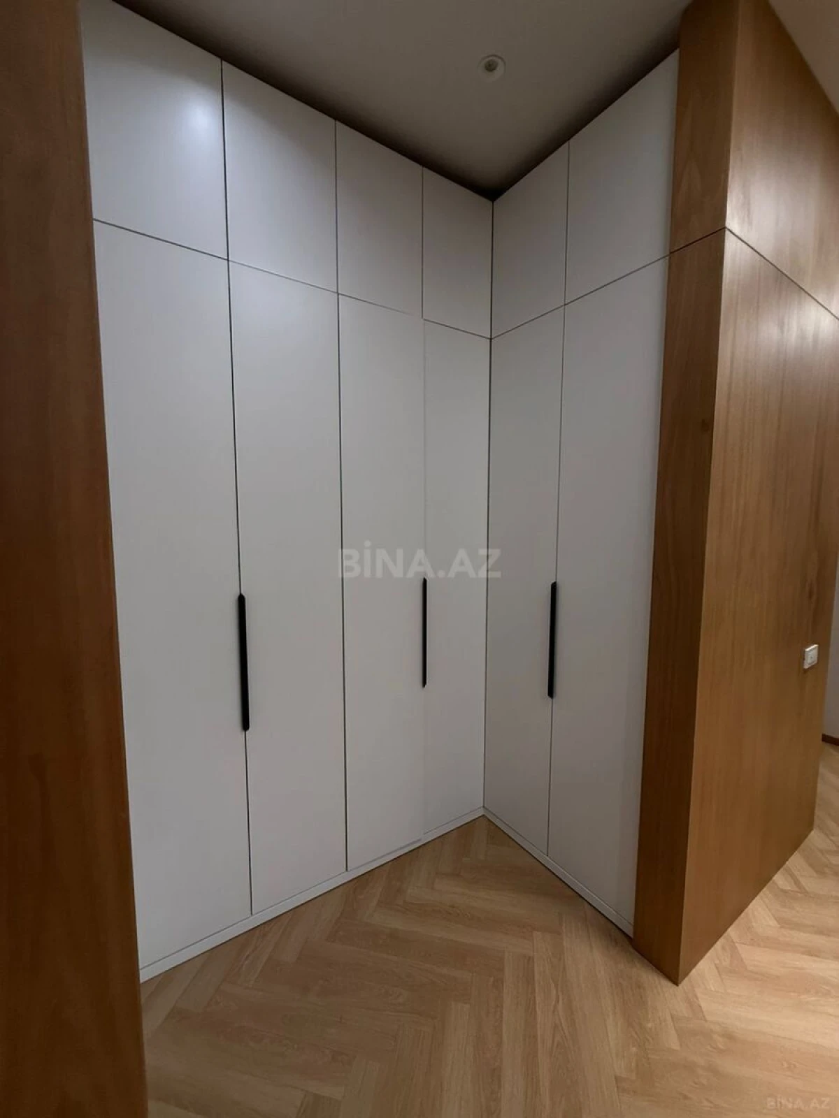 Satılır 5 otaqlı həyət evi 240 m²
