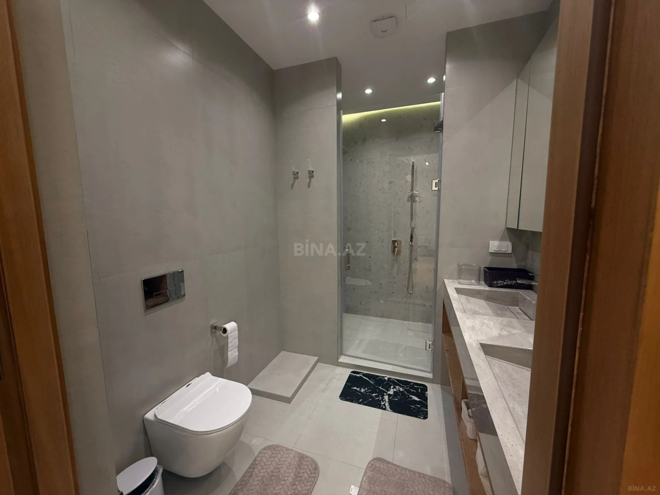 Satılır 5 otaqlı həyət evi 240 m²