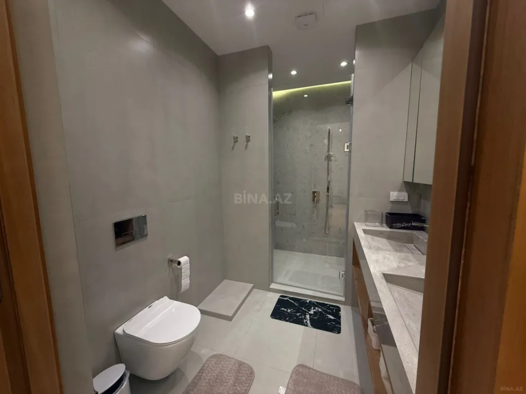 Satılır 5 otaqlı həyət evi 240 m²