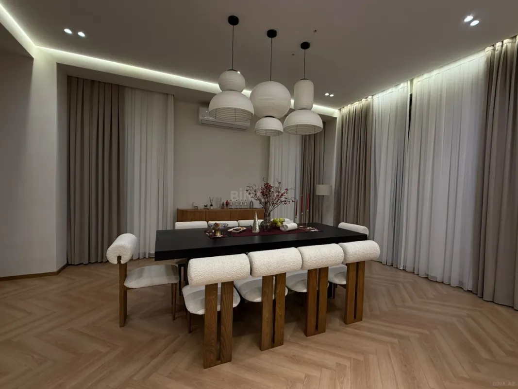 Satılır 5 otaqlı həyət evi 240 m²
