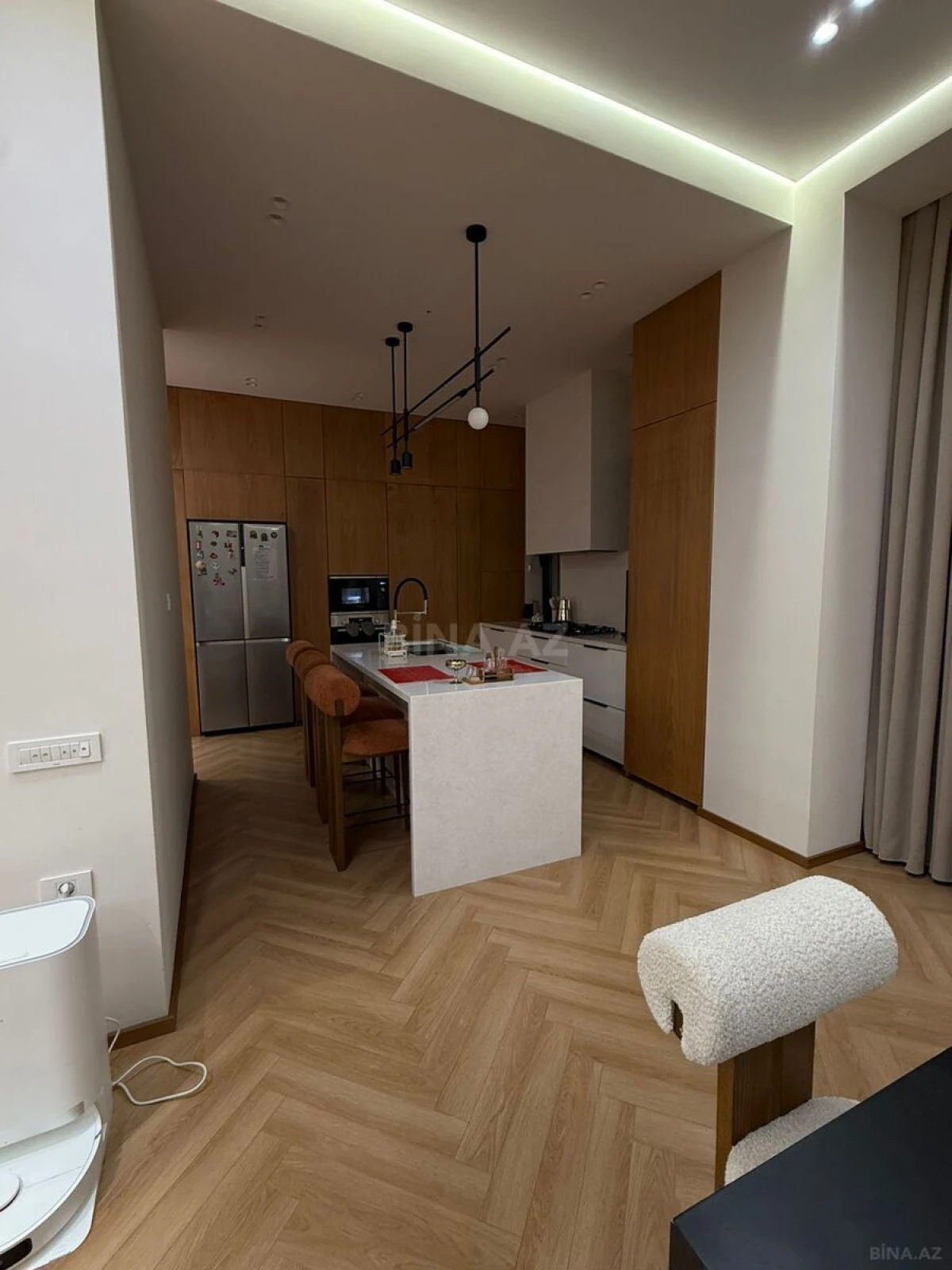 Satılır 5 otaqlı həyət evi 240 m²