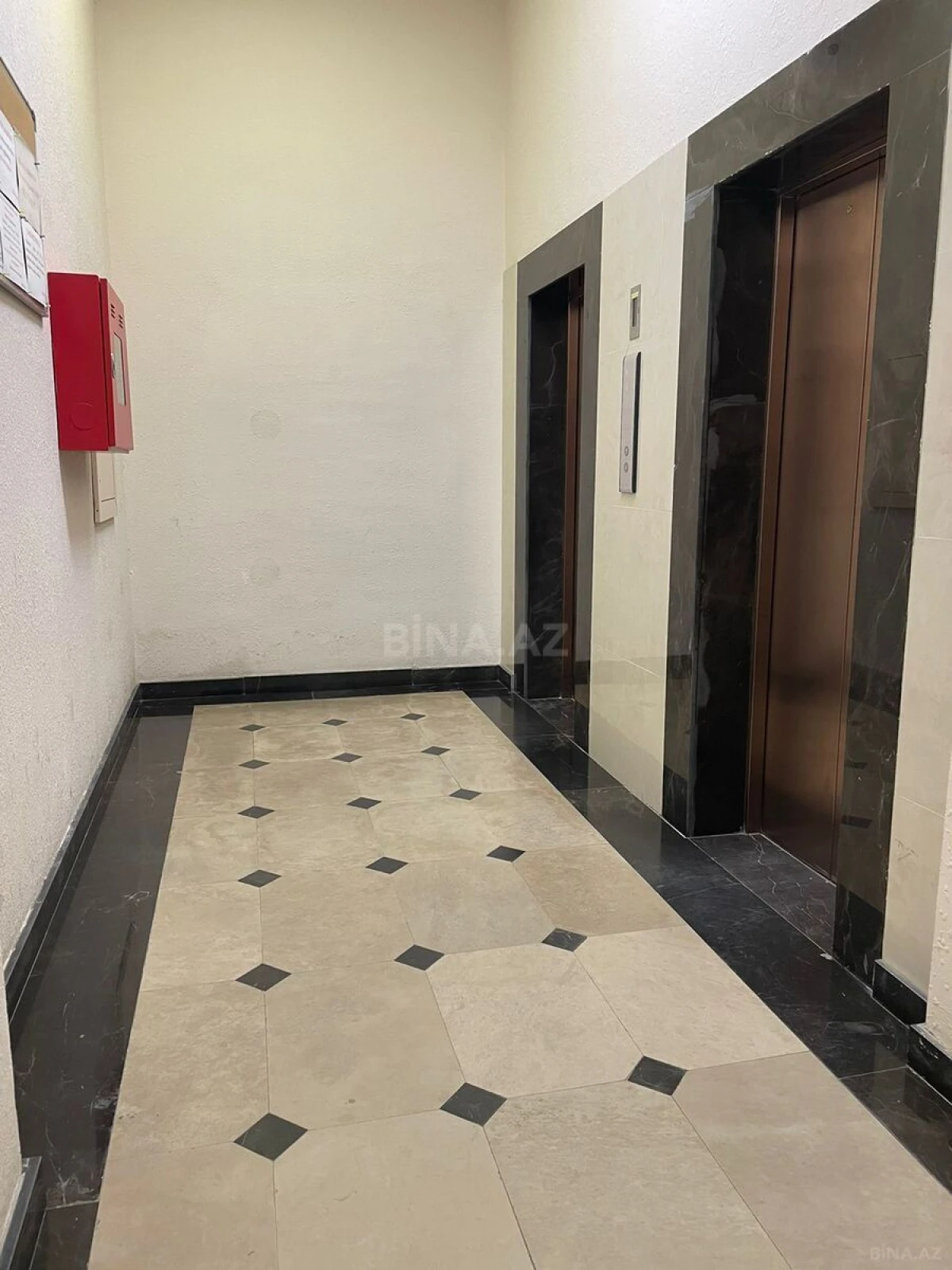 Satılır 3 otaqlı mənzil 163 m²