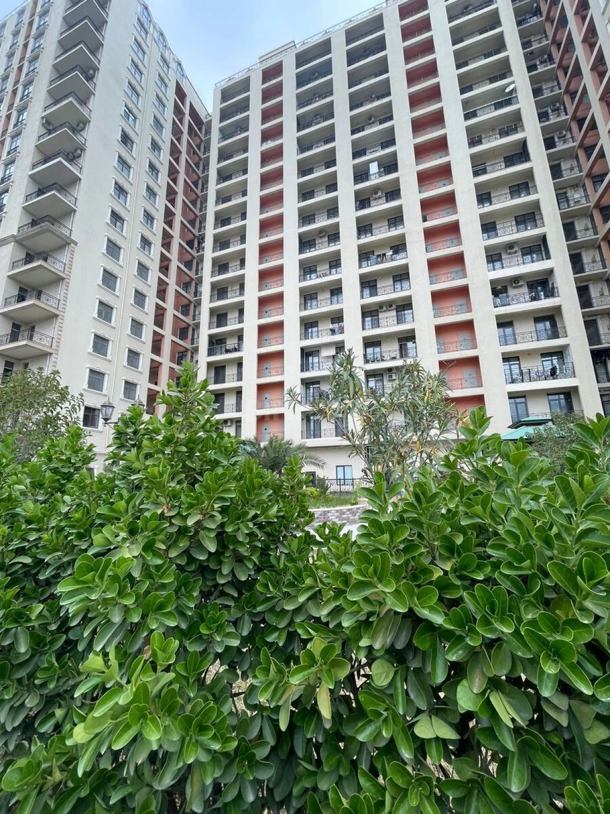 Satılır 3 otaqlı mənzil 163 m²