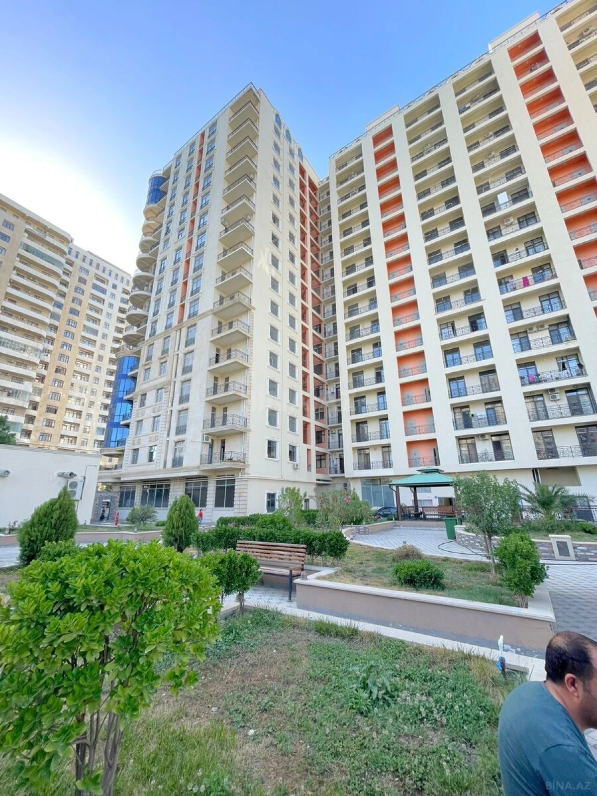 Satılır 3 otaqlı mənzil 163 m²