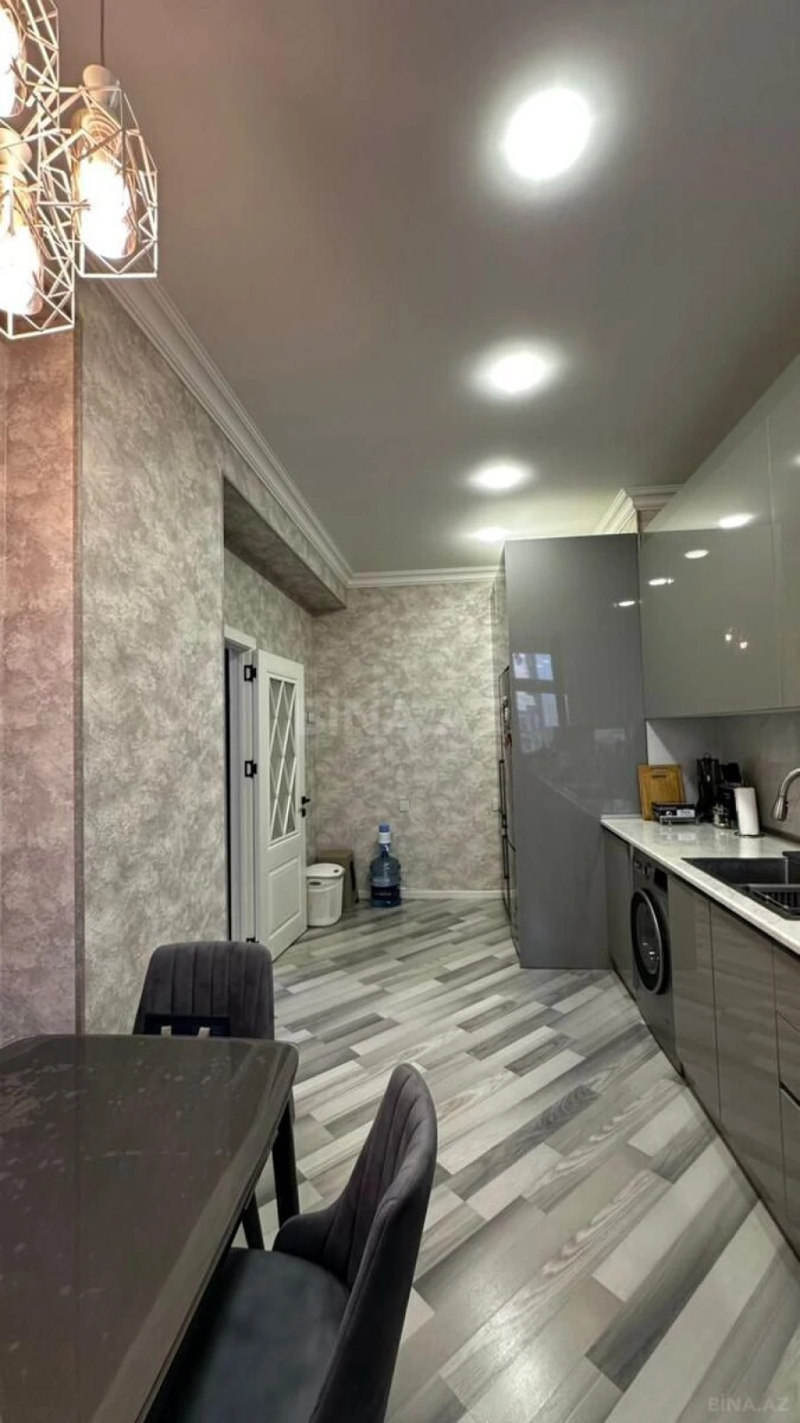 Satılır 2 otaqlı mənzil 88 m²