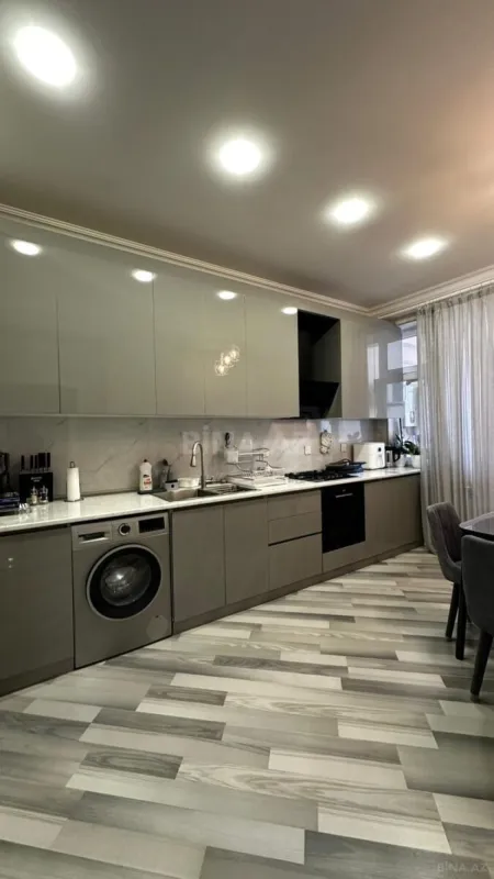 Satılır 2 otaqlı mənzil 88 m²