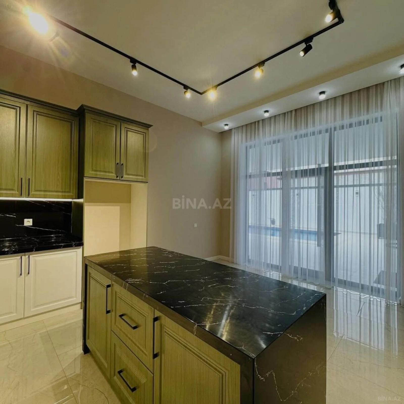 Kirayə verilir 4 otaqlı həyət evi 360 m²