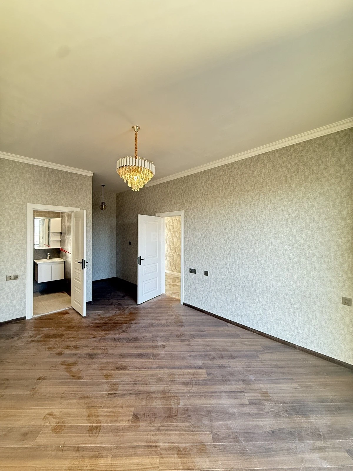 Satılır 4 otaqlı həyət evi 200 m²